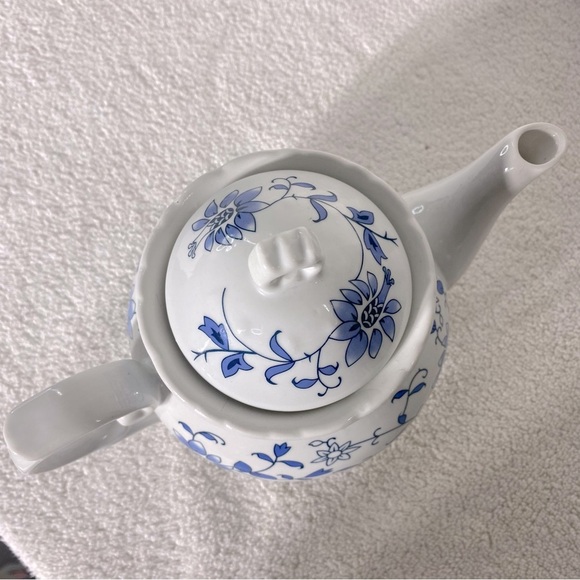 Vintage Blue White Floral Print Ceramic Teapot - Picture 11 of 12